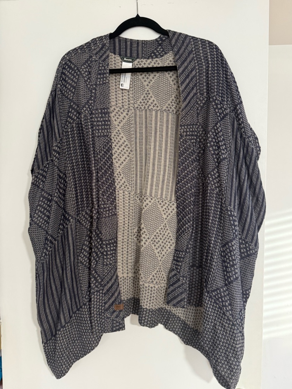 ROOTS Canada Lightweight Yoga “Poncho”